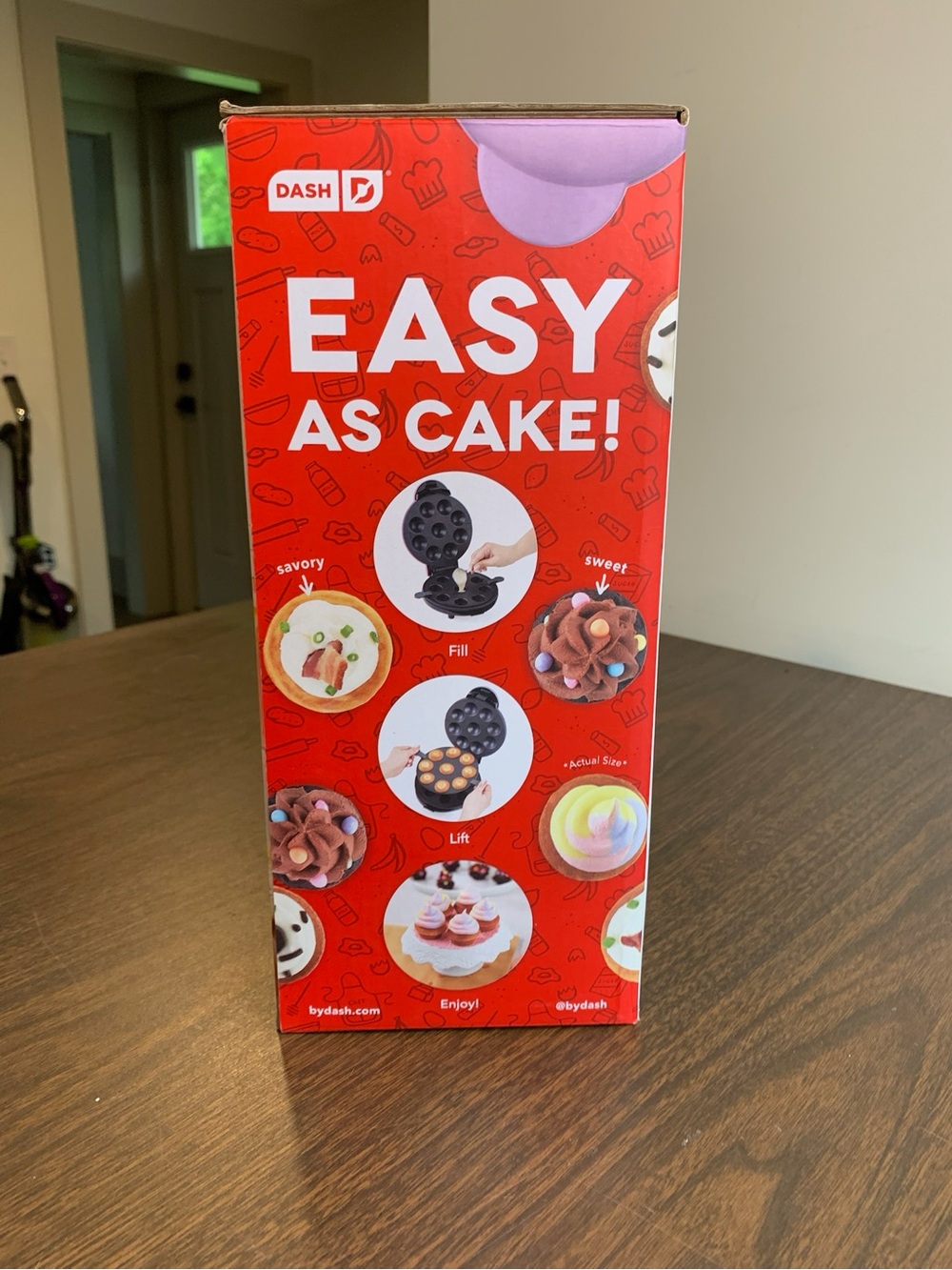 Dash Express Mini Cupcake Maker - Picture 4 of 6